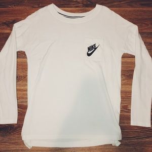 WHITE NIKE LONG SLEEVE SHIRT